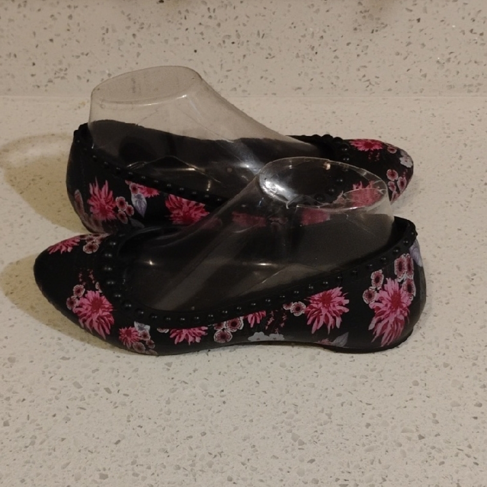 CROCS Size 7 Women Shoes